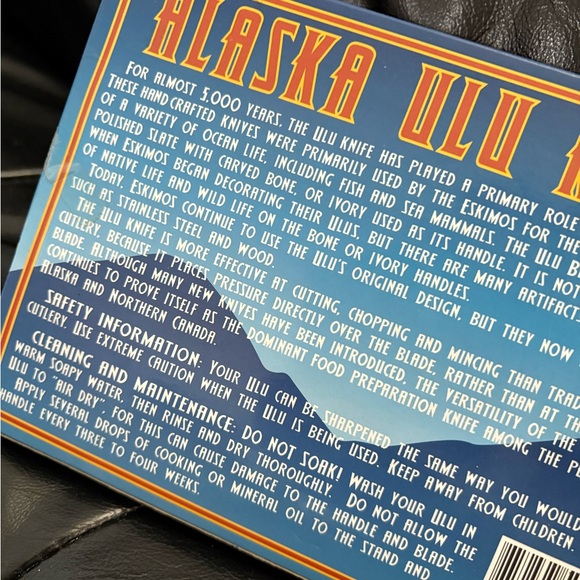 Ulu Knife with Wooden Handle - Picture 3 of 3